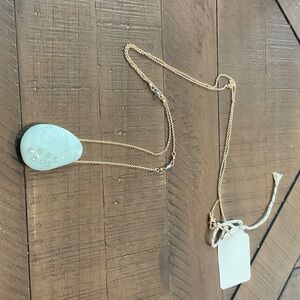 Elegant Gold and Cream Pendant Necklace